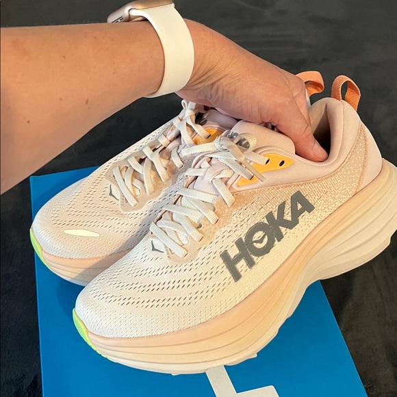 New never worn Hoka Women’s 7.5B Bondi 8 Sneakers Orange Peach, Gray, & Orange - Picture 10 of 11
